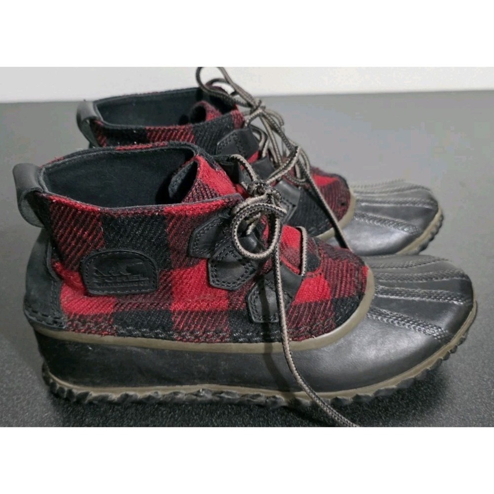 SOREL Out 'N About Black Red Buffalo Plaid Waterproof Duck Boots Women 7.5 EUC